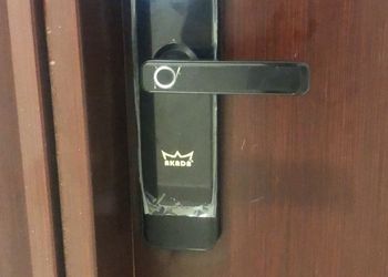 شقة بصالة وغرفتين نوم 
