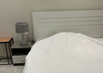 استديو بسرير ماستر وجلسة جانبية 