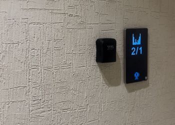 استديو بأثاث مريح وبسيط