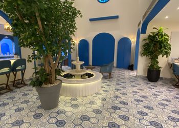 شالية بجلسه مطله على المسبح 