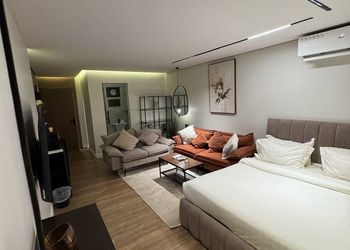 استديو هادئ بسرير ماستر