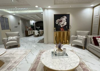 استراحة بجلسة مطلة على مسبح 