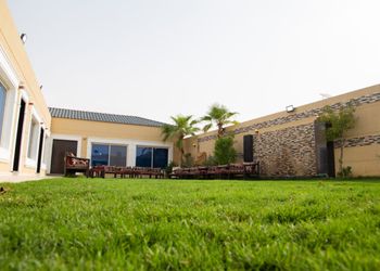 شاليه بمسطح اخضر