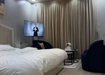 استديو بسرير ماستر وجلسة جانبية 