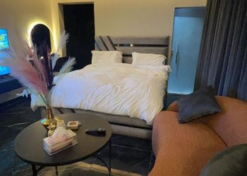 استديو هادئ بسرير ماستر