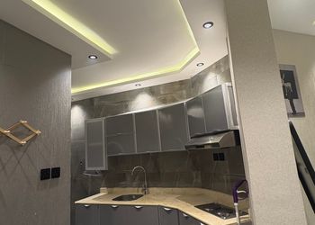 استديو بسرير ماستر وجلسة جانبية