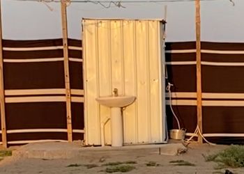 مخيم بجلسة خارجية وأجواء ممتعة