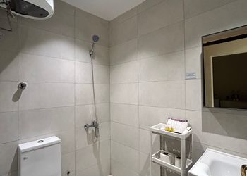 استديو بسرير ماستر وجلسة جانبية