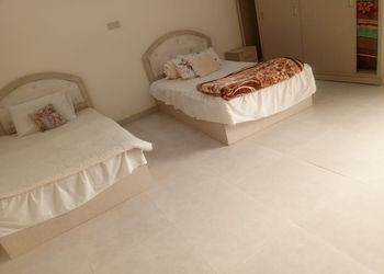 استراحة بمجلس وفناء خارجي 