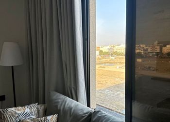 شقة بغرفة معيشة وغرفة نوم 