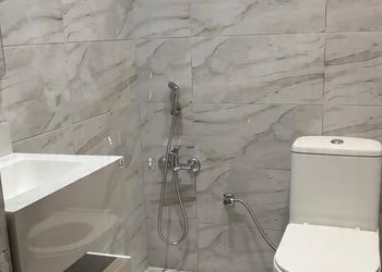 شاليه بمسطح اخضر ومسبح 