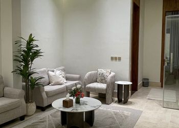 استراحة بمسطح اخضر ومجالس