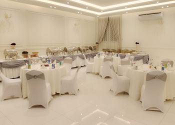 شاليه بمسطح اخضر وجلسة خارجية
