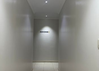 شقة بصالة مريحة وغرفتين نوم 