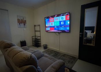 استديو بسرير ماستر وجلسة جانبية