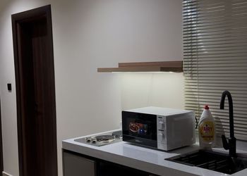 استديو بسرير ماستر وأثاث مريح 