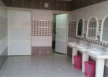 شاليه بملعب كرة قدم