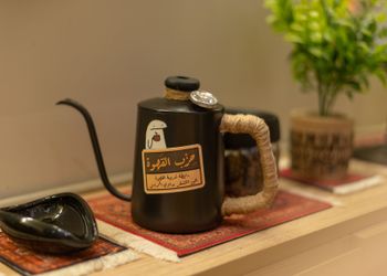 شقة بغرفتين نوم وصالة 