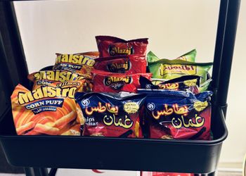 شقة بصالة انيقة وغرفة نوم