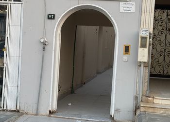 شقة بغرفة جلوس وغرفة نوم 
