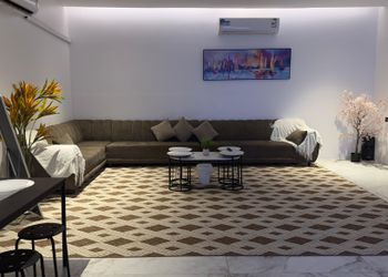 شاليه بمسطح اخضر ومسبح 