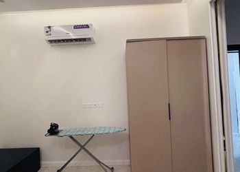 شقة راقية غرفة نوم ومجلس ومطبخ