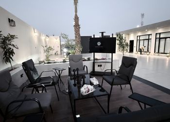 استراحة بمجلس وفناء خارجي 