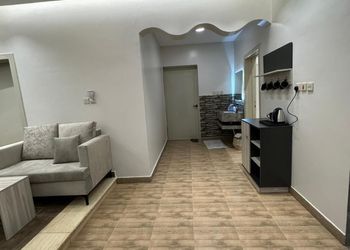 شالية بمجلس مطل على الفناء الخارجي 