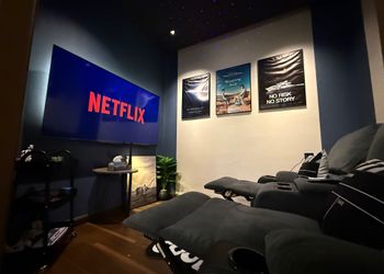 استديو سينمائي وبانيو قرب البحر