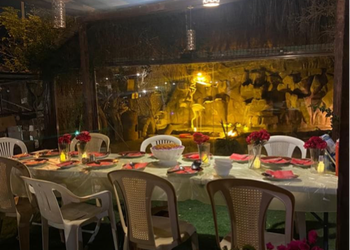 مزرعة بمسطح اخضر وجلسات خارجية 