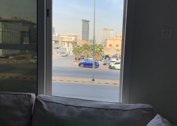شقة بثلاث غرف نوم وصالة