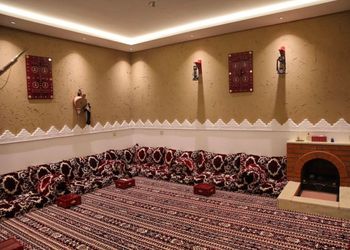 شاليه بتصميم نجدي ومسبح خارجي 