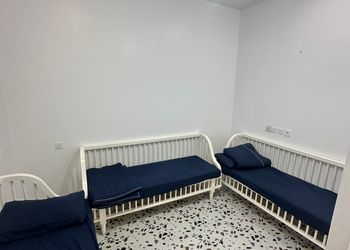 شاليه بمسطح اخضر و مسبح