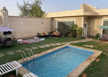شاليه بمسطح اخضر