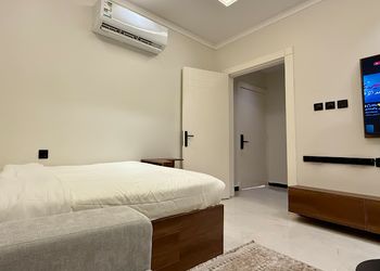 استديو بسرير فردي وجلسة جانبية