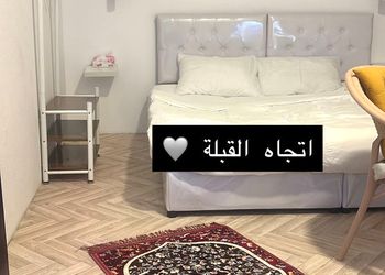 استديو بسرير ماستر وجلسة جانبية