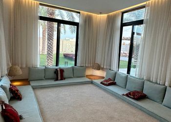 شاليه بمجلسين وألعاب اطفال 