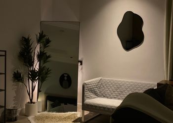 استديو بكرسي مساج ودخول ذاتي