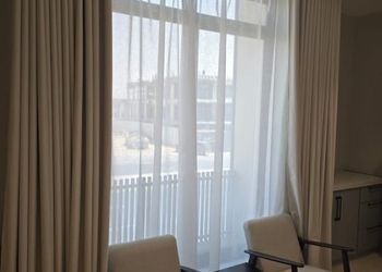 استديو بأثاث مريح وبسيط 