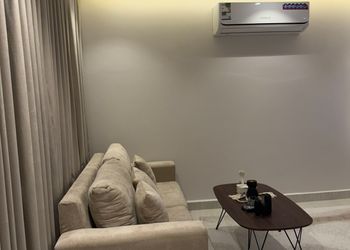 استديو بسرير ماستر وأثاث مريح 