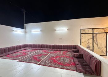 استراحة بمسبح خارجي وجلسة خارجية