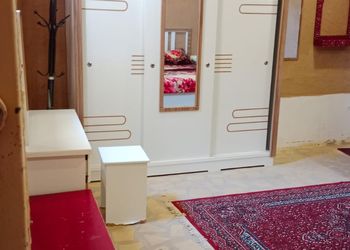 شاليه بطابع تراثي وجلسة خارجية 