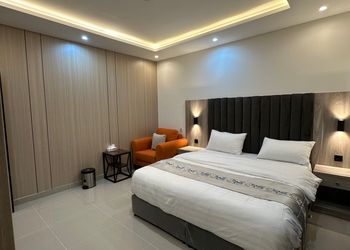 استديو بسرير ماستر وأثاث مريح 