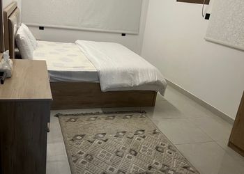 استديو بسرير ماستر وأثاث مريح 