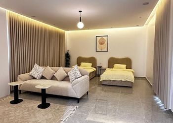 استديو مع حوش خاص بأثاث حديث