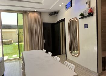 شاليه بمسبح ومسطح اخضر