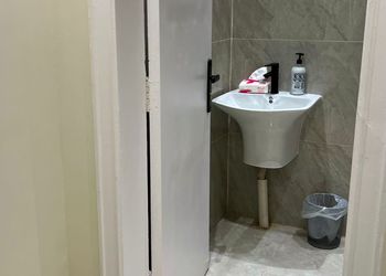 استديو بأثاث مريح وبسيط 