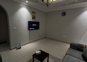 شقة بغرفتين نوم وصالة بدخول ذاتي