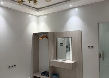 شاليه بجلسة خارجية و ألعاب مائية 