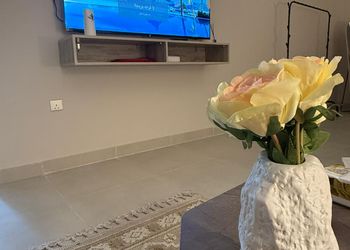 استديو بسرير ماستر وجلسة مريحة 